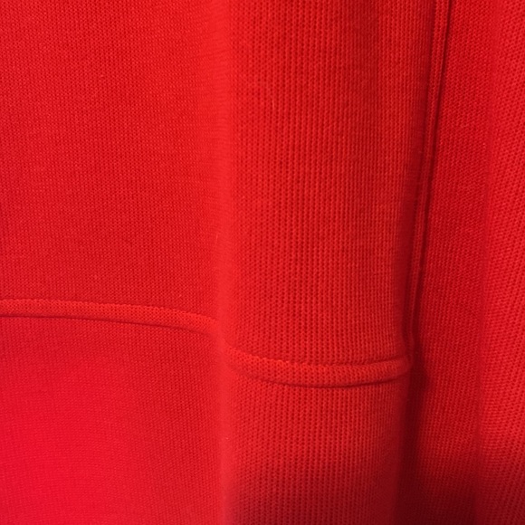 Red 50-50 cotton-poly knitwear blend size small - Picture 2 of 2
